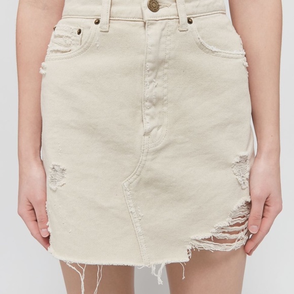 UO BDG Roxi Destructed Denim Mini skirt NWT Medium - Picture 1 of 12